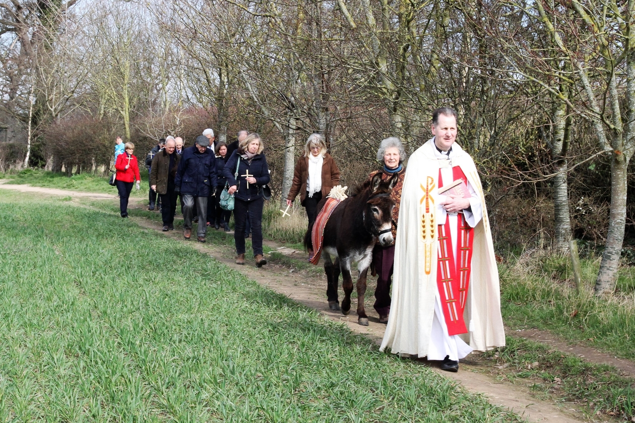 Crossing the fields to Christleton  Crossing the fields to Christleton