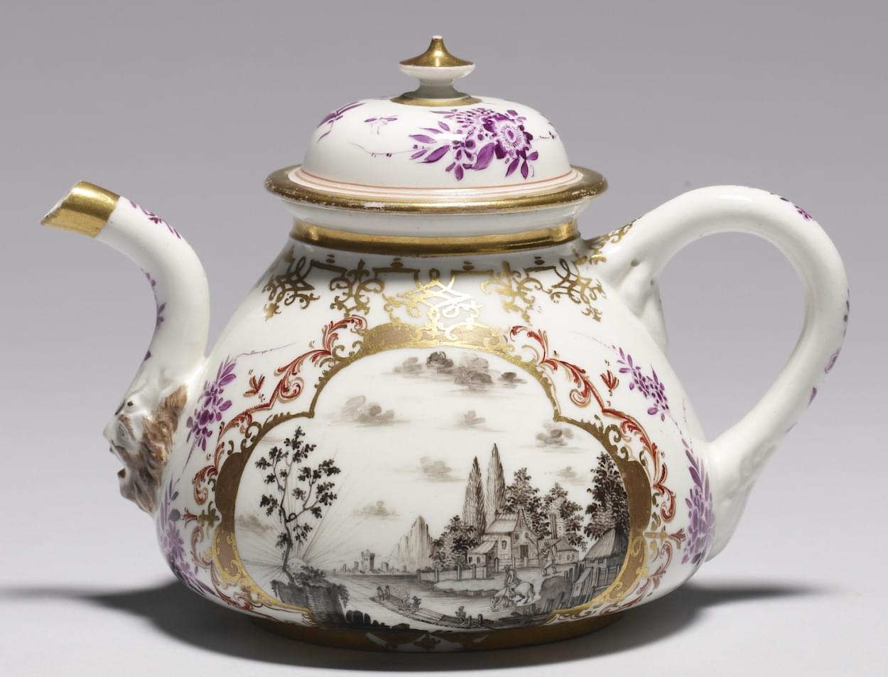 Finely painted Teapot, 1725  Finely painted Teapot, 1725