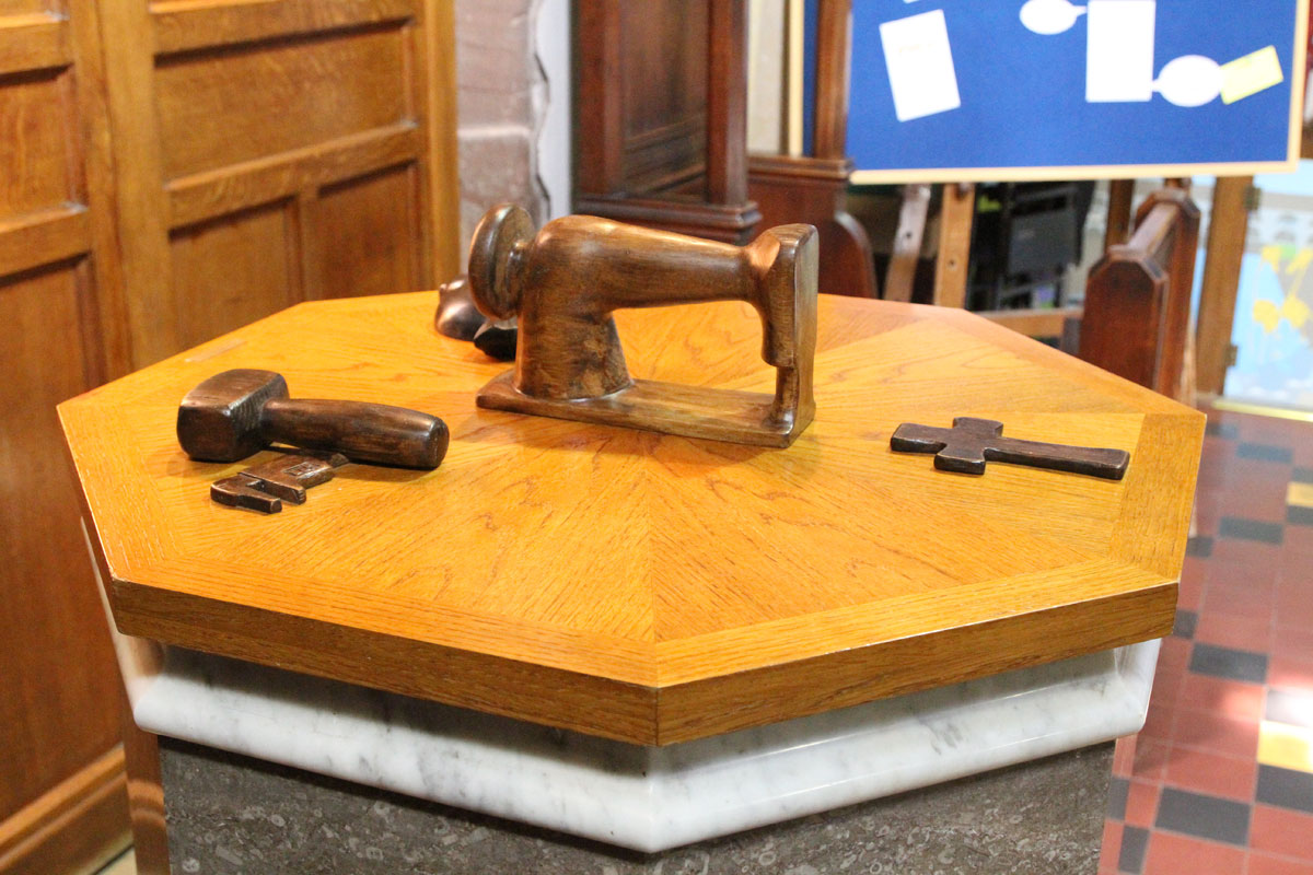 Font cover Memory of Gordon & Dorothy Robinson St. James' Christleton  Font cover Memory of Gordon & Dorothy Robinson St. James' Christleton