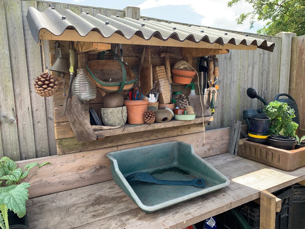 Garden workbench