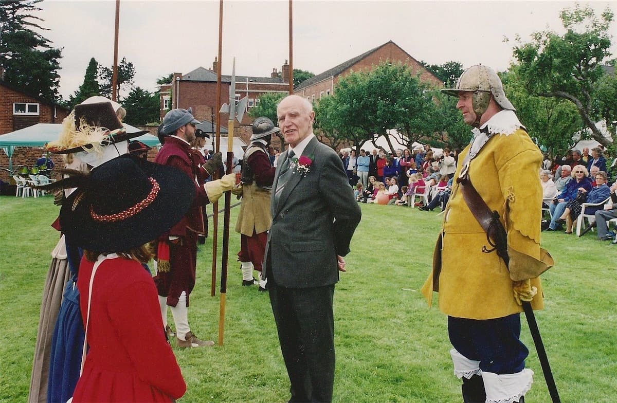 Les Inspecting Troops at Civil War Display