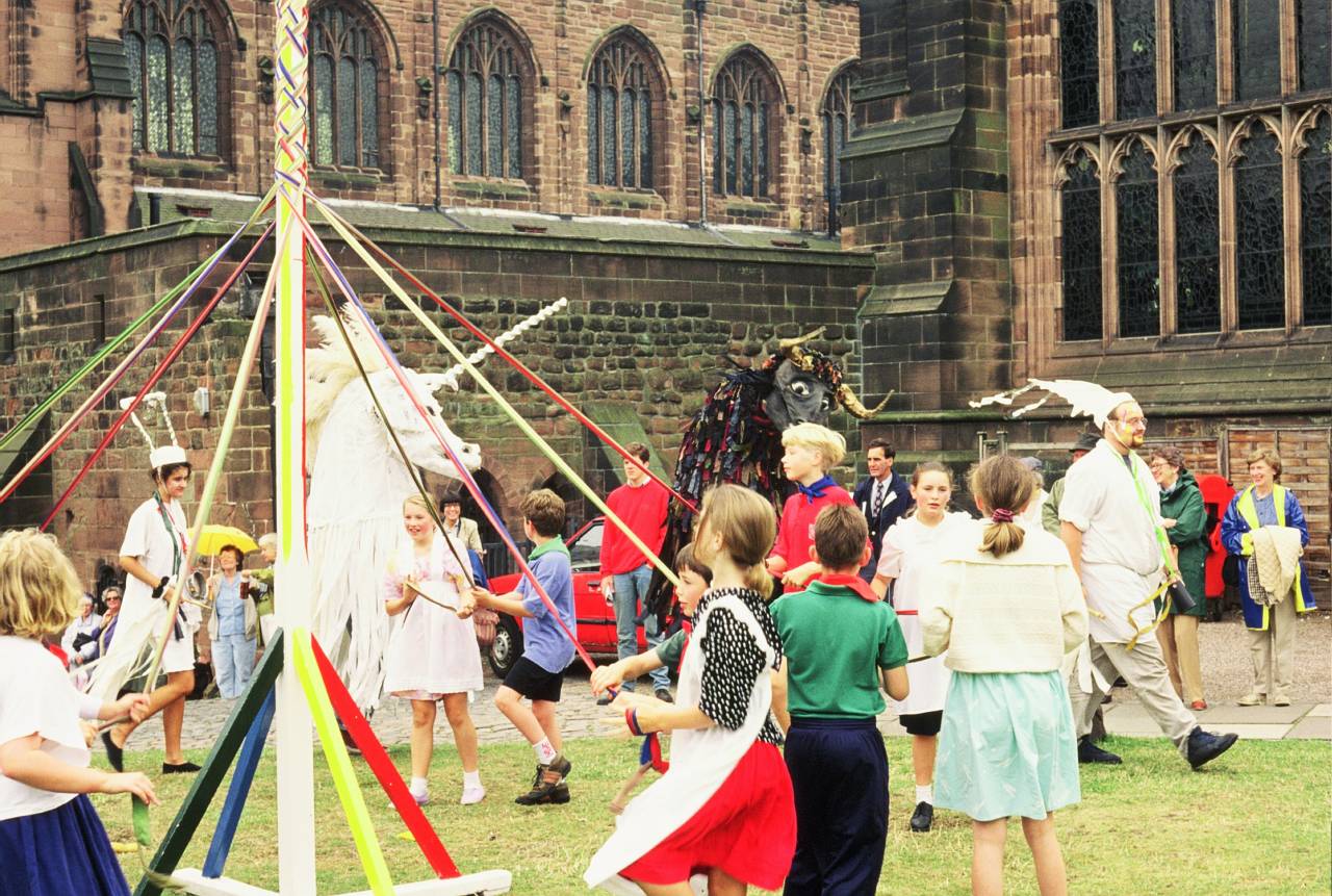  Double plait/Maypole team at Chester Mystery Plays 