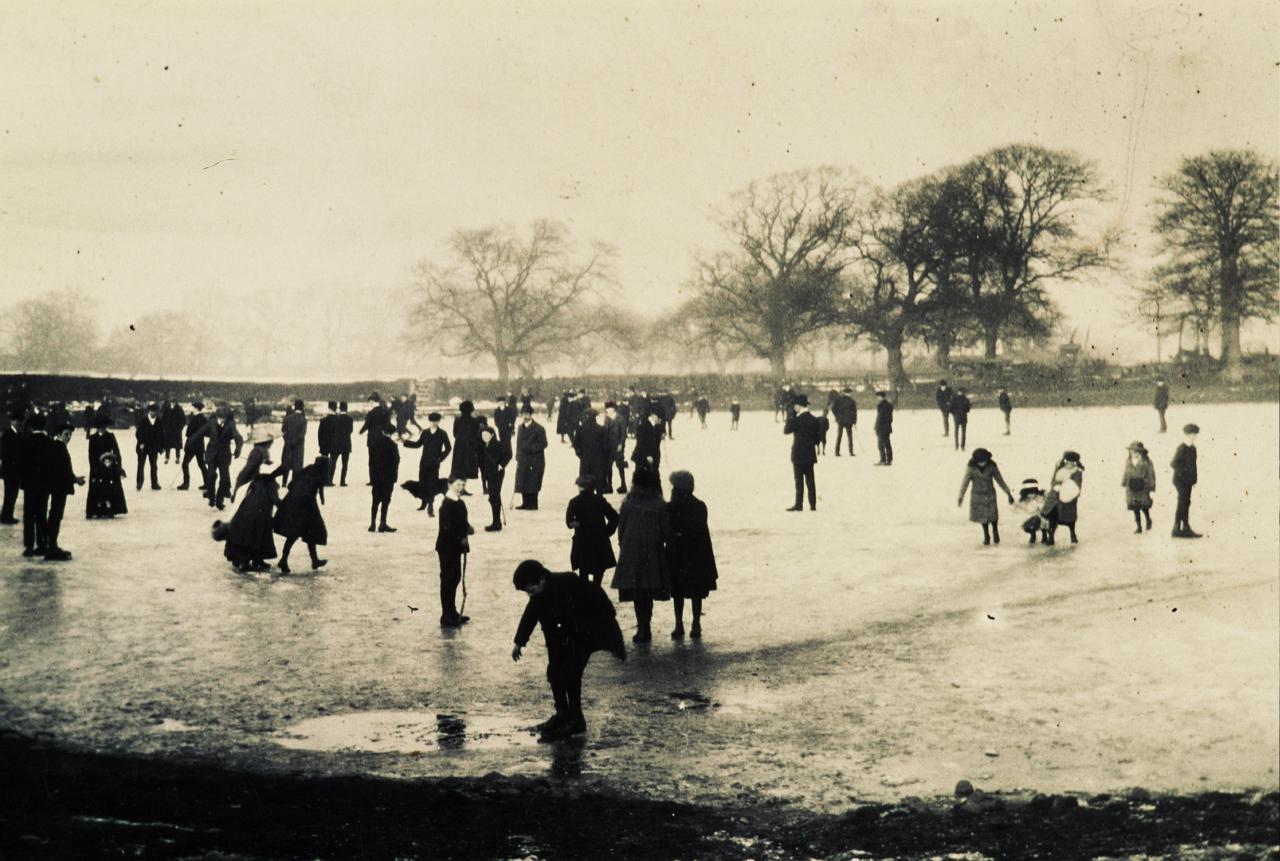 Christleton Pit covered in ice