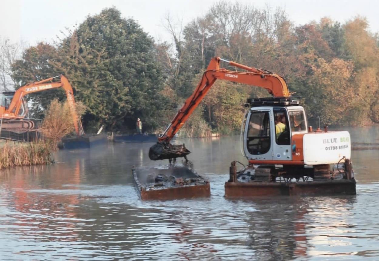 Blue Boar silt removal, Christleton Pit