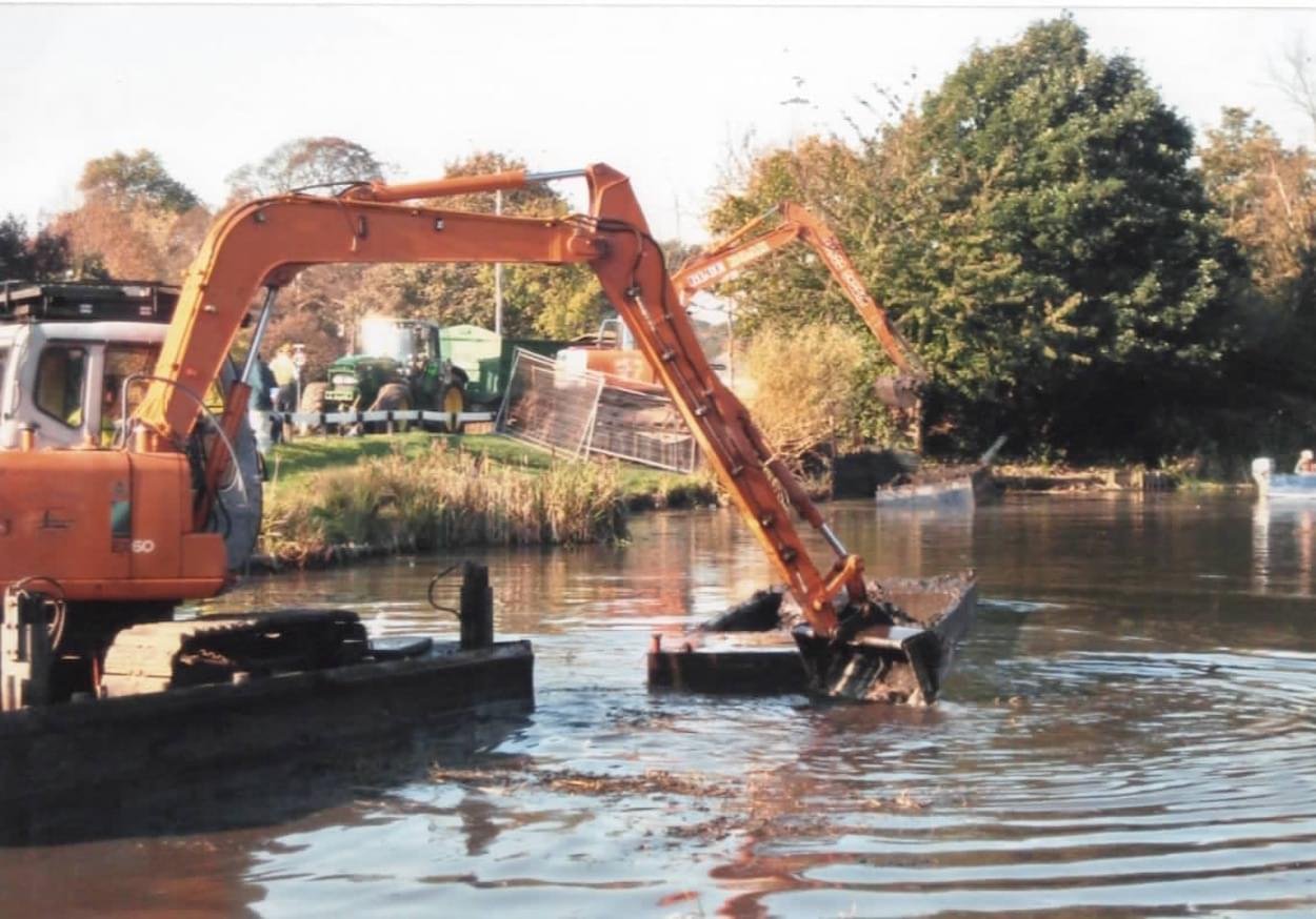 Blue Boar silt removal Christleton Pit