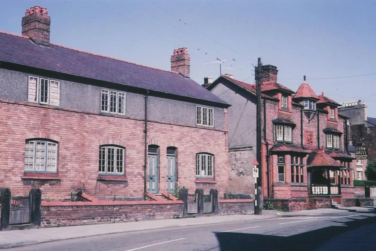 Cottages beside the Red Lion in Christleton