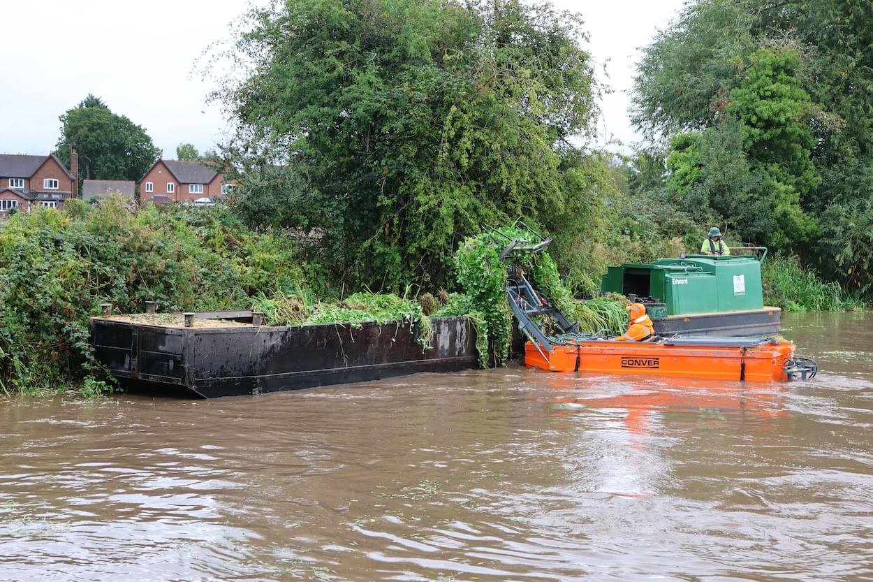 Removing floating pennywort from canal at Rowton