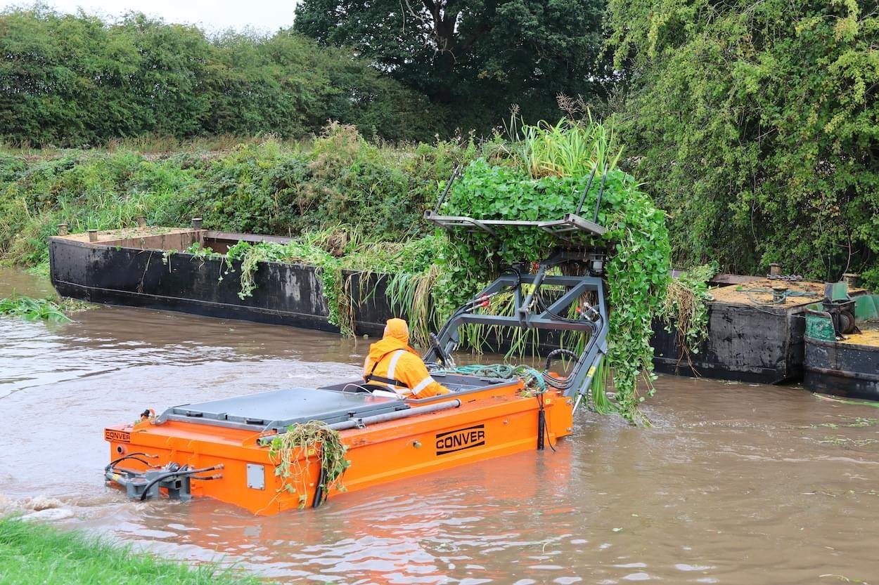 The Canal & Rivers Trust working in Rowton