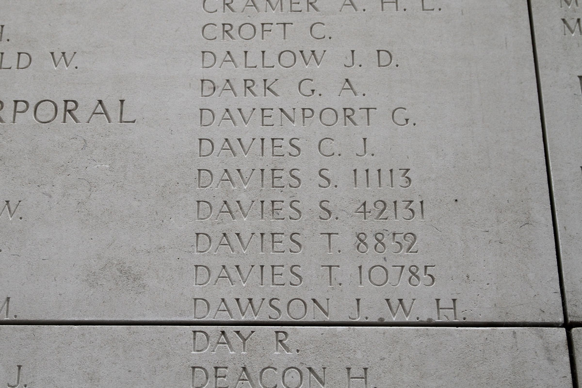On the Menin Gate, Ypres  On the Menin Gate, Ypres
